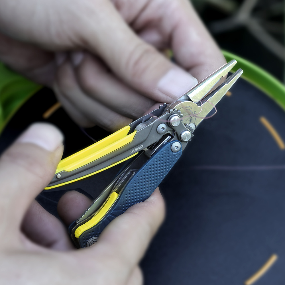 SOG 5 in 1 Aegis MT ミニポータブルマルチ - Edc Carry Pliers のレビューと価格