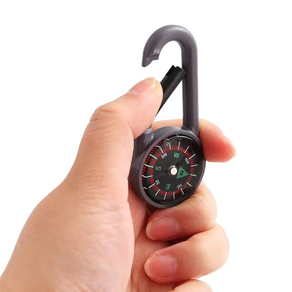 屋外コンパスカラビナミニキャンプキーホルダー登山ハイキングバ - Compass Keychain Mini のレビューと価格